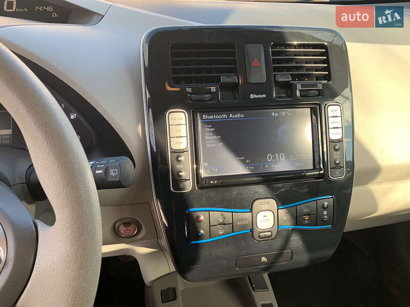 Хэтчбек Nissan Leaf 2012 в Иршаве