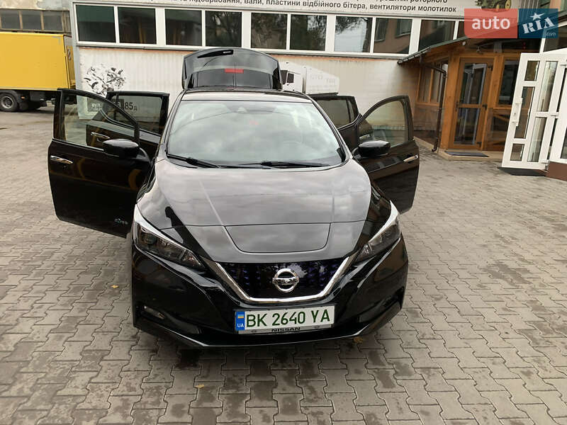 Nissan Leaf 2018 року в Рівному