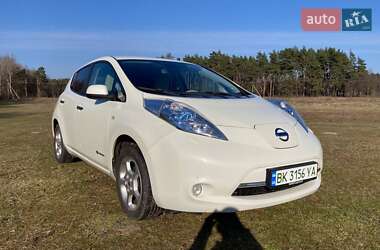 Nissan Leaf  2012
