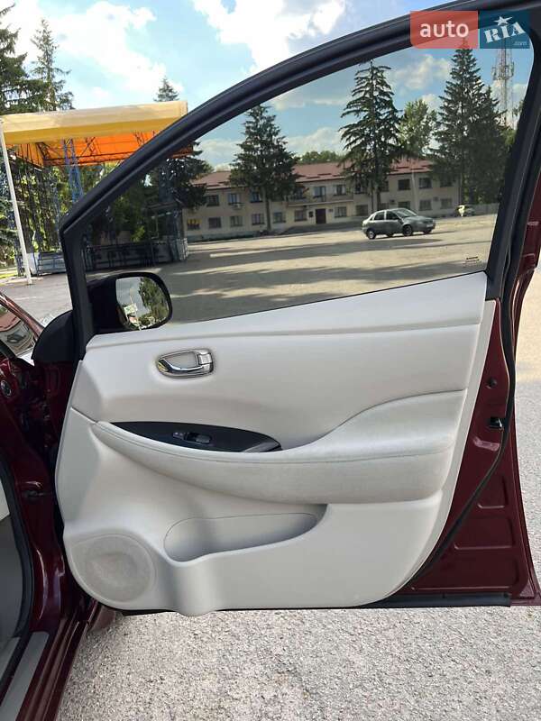 Хетчбек Nissan Leaf 2016 в Валках фото 15 Хетчбек Nissan Leaf 2016 в Валках