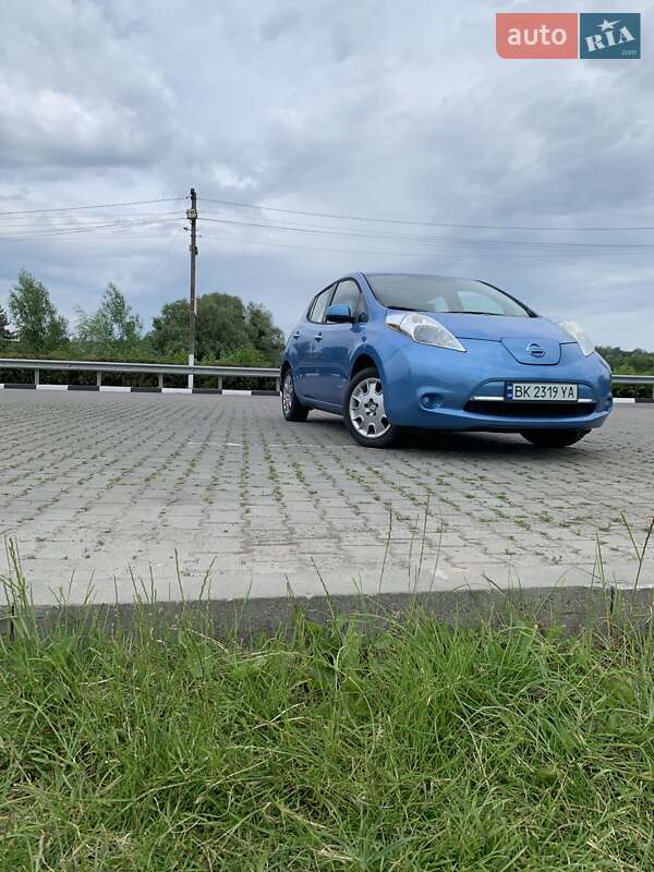 Хетчбек Nissan Leaf 2014 в Рівному