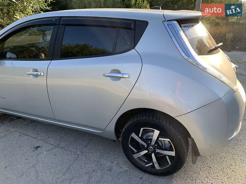 Хетчбек Nissan Leaf 2015 в Харкові