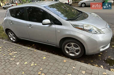 Nissan Leaf  2011