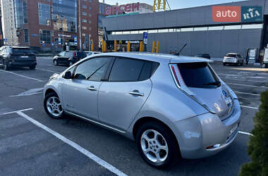 Nissan Leaf  2012