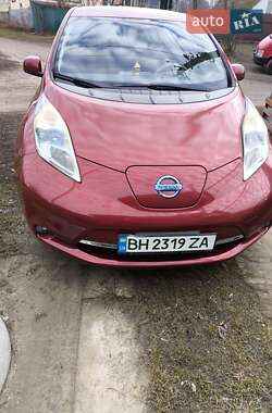 Nissan Leaf  2011