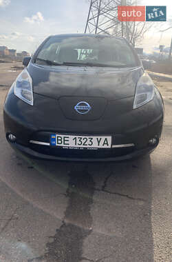 Nissan Leaf  2011
