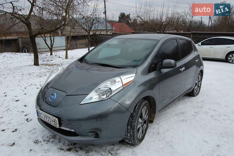 Хетчбек Nissan Leaf