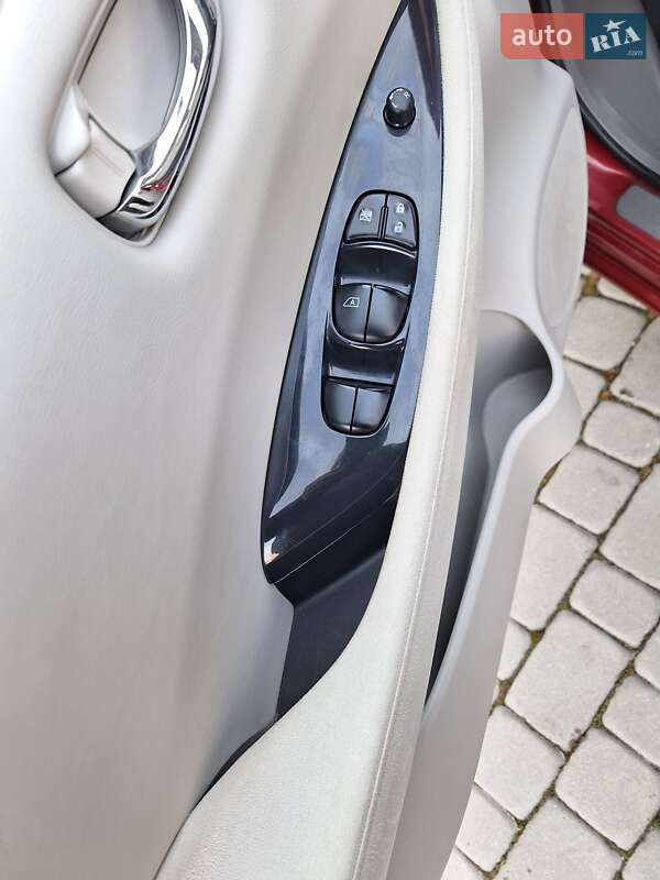 Хэтчбек Nissan Leaf 2012 в Луцке