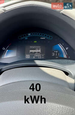Nissan Leaf  2011