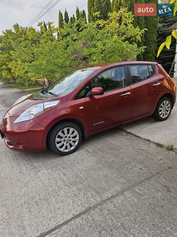 Легковые Nissan Leaf
