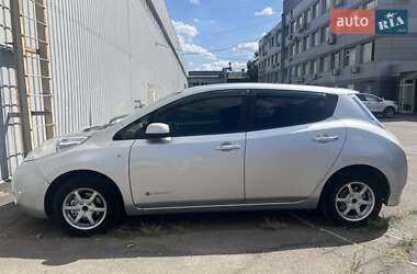 Nissan Leaf  2011