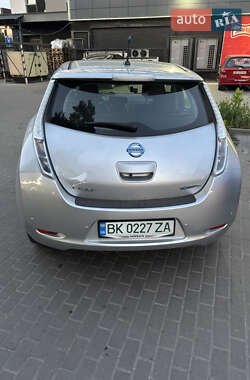 Nissan Leaf  2013