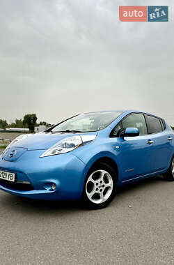 Nissan Leaf  2012