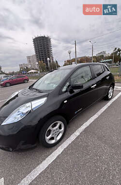 Nissan Leaf  2012