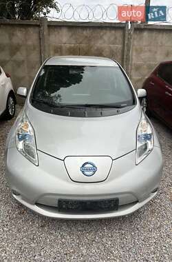 Nissan Leaf  2012