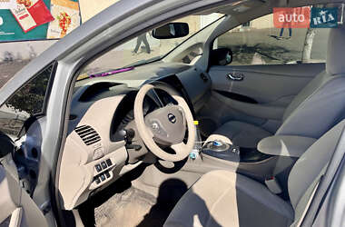Nissan Leaf  2011