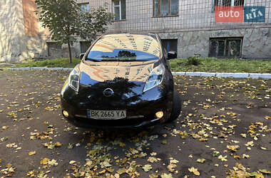 Nissan Leaf  2012