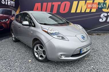 Nissan Leaf  2012