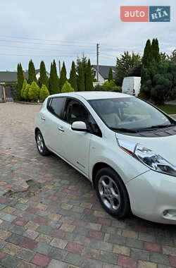 Nissan Leaf  2012