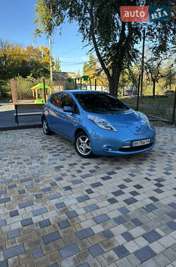 Nissan Leaf  2012
