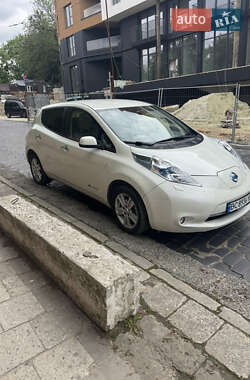 Nissan Leaf  2011