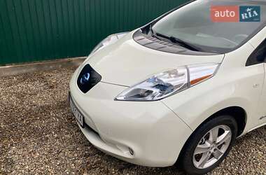 Nissan Leaf  2012