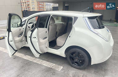 Nissan Leaf  2012