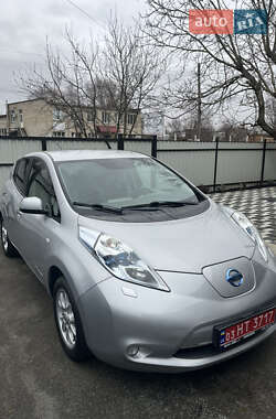 Nissan Leaf  2011
