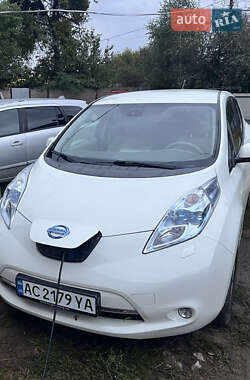 Nissan Leaf  2012