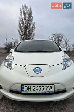 Nissan Leaf  2012