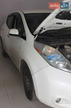 Nissan Leaf  2011