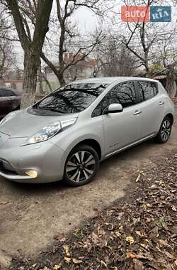 Nissan Leaf  2012