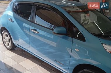 Nissan Leaf  2011