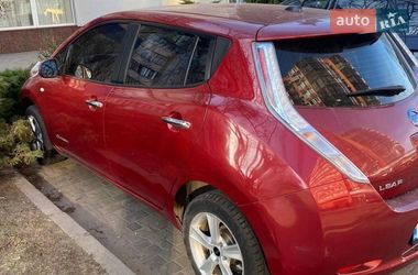 Nissan Leaf  2012