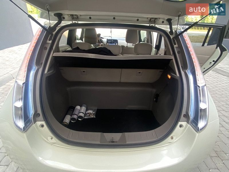 Хэтчбек Nissan Leaf 2011 в Шептицькому