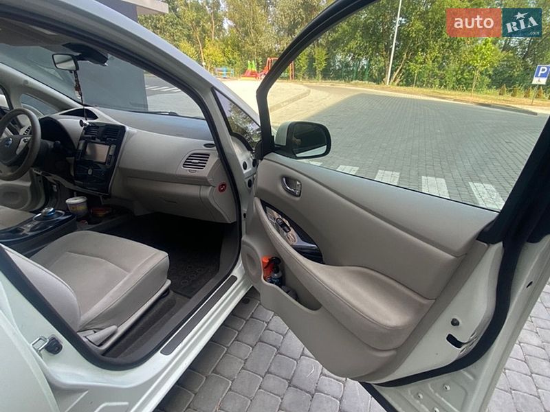 Хэтчбек Nissan Leaf 2011 в Шептицькому