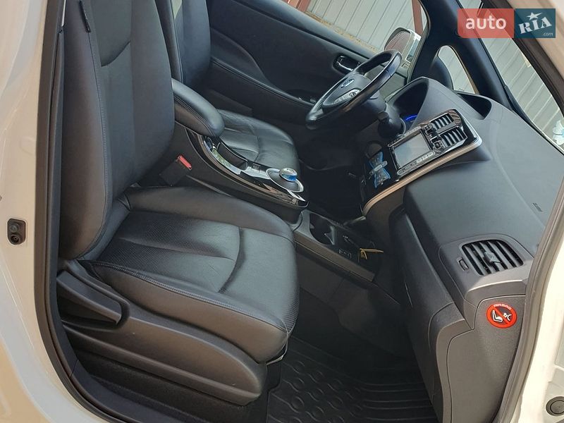 Хэтчбек Nissan Leaf 2014 в Горе