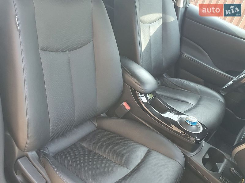 Хэтчбек Nissan Leaf 2014 в Горе