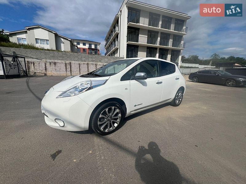 Хэтчбек Nissan Leaf 2013 в Ужгороде