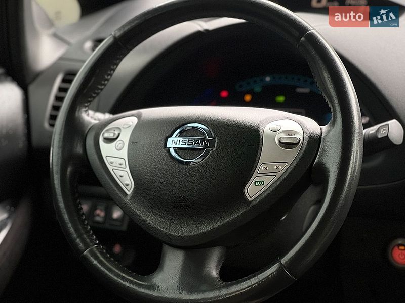 Хэтчбек Nissan Leaf 2015 в Львове