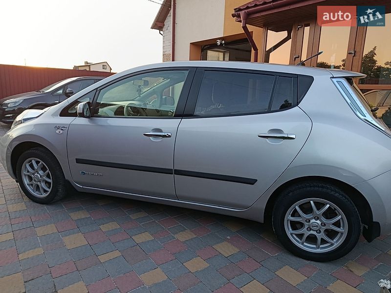 Хетчбек Nissan Leaf 2012 в Тернополі