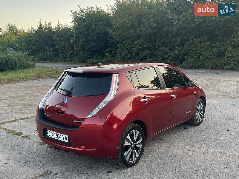 Хэтчбек Nissan Leaf 2015 в Львове