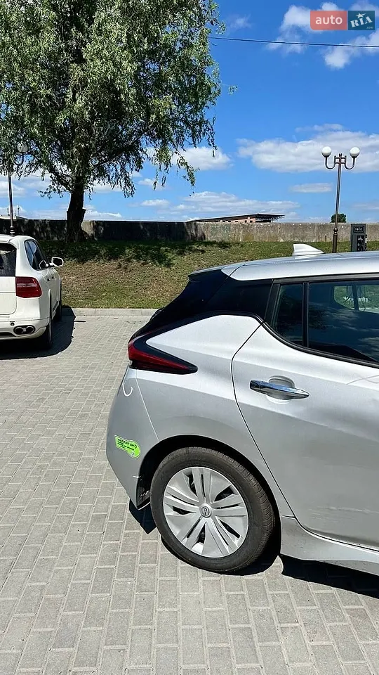 2022 Nissan Leaf - мініатюра 5