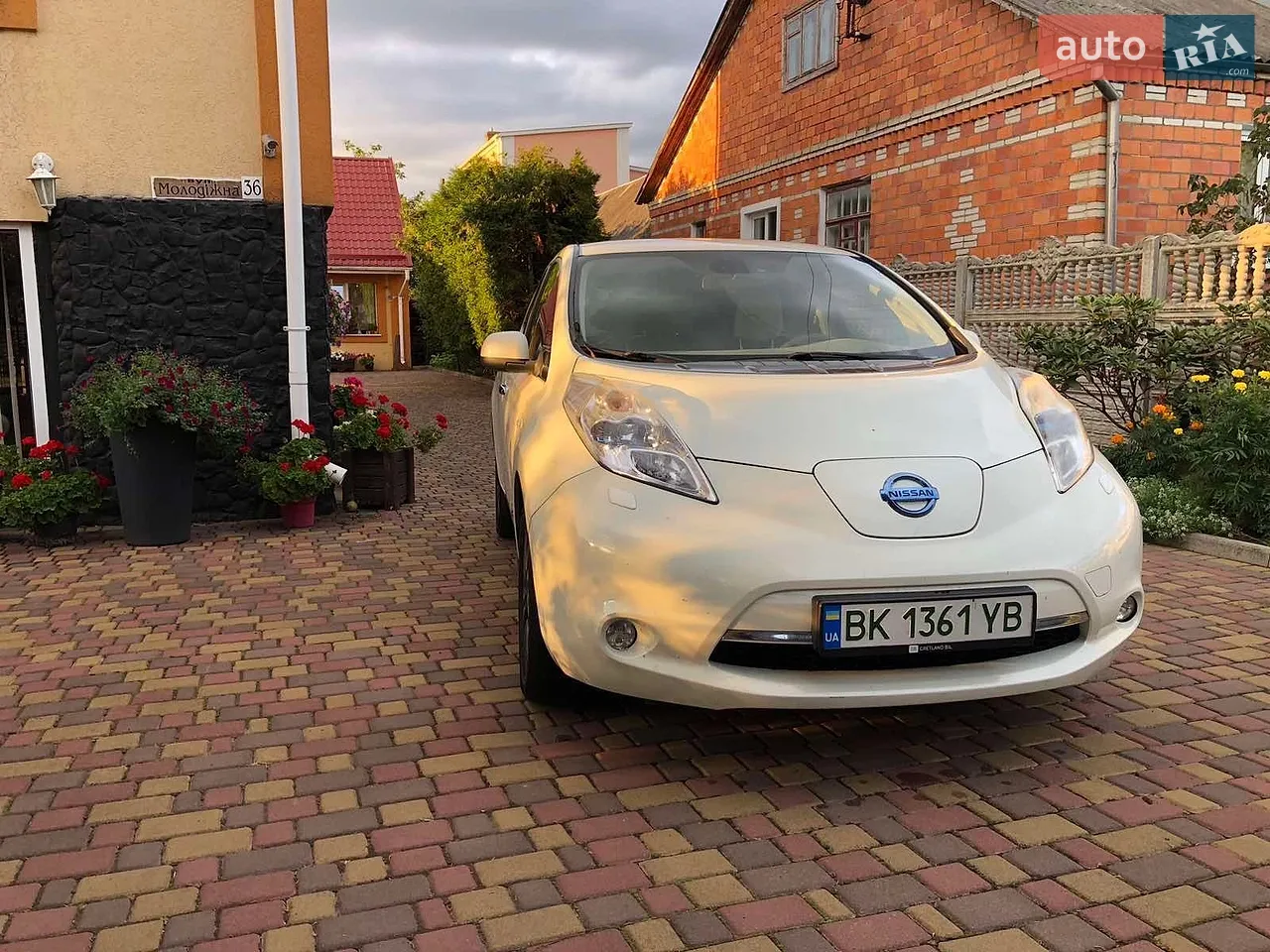 2011 Nissan Leaf - мініатюра 2
