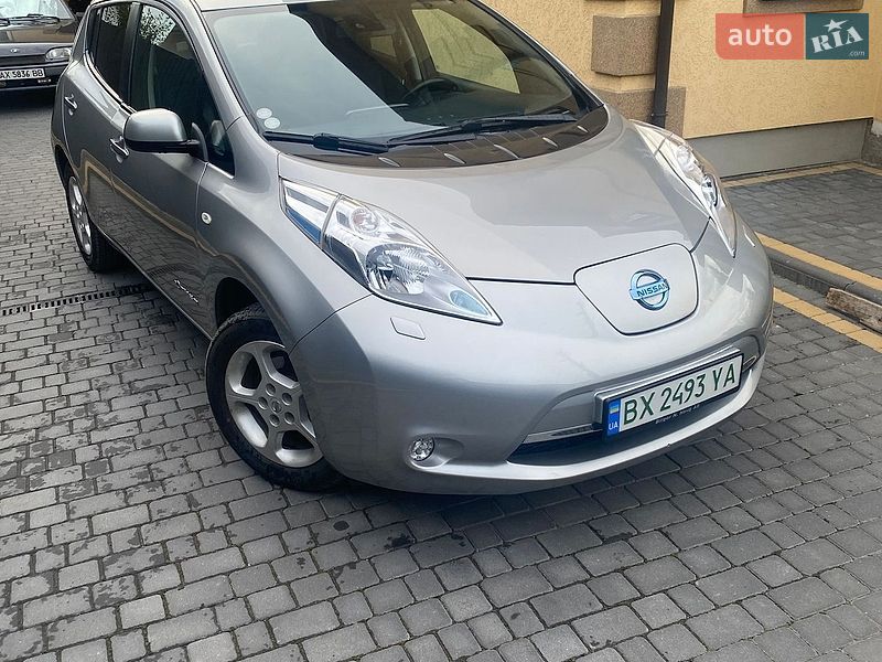 Хэтчбек Nissan Leaf 2017 в Хмельницком