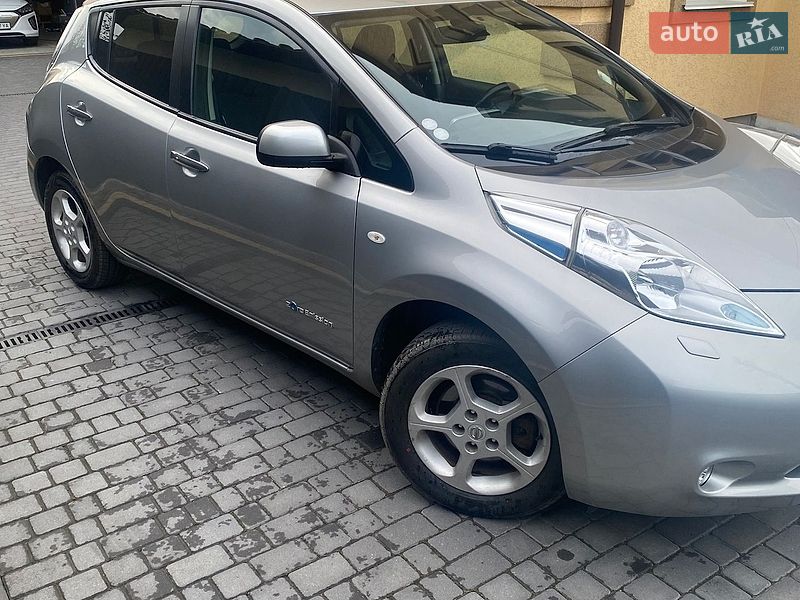 Хэтчбек Nissan Leaf 2017 в Хмельницком