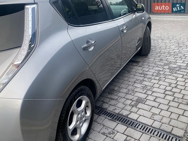 Хэтчбек Nissan Leaf 2017 в Хмельницком