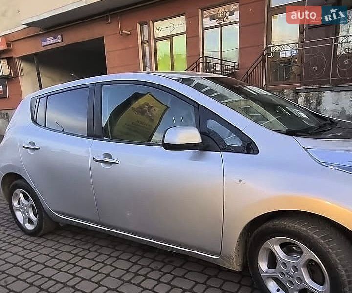 Хэтчбек Nissan Leaf 2012 в Ивано-Франковске