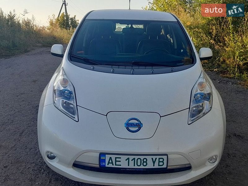 Хэтчбек Nissan Leaf 2013 в Днепре