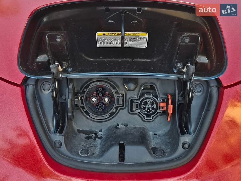 Хетчбек Nissan Leaf 2015 в Золочеві фото 9 Хетчбек Nissan Leaf 2015 в Золочеві